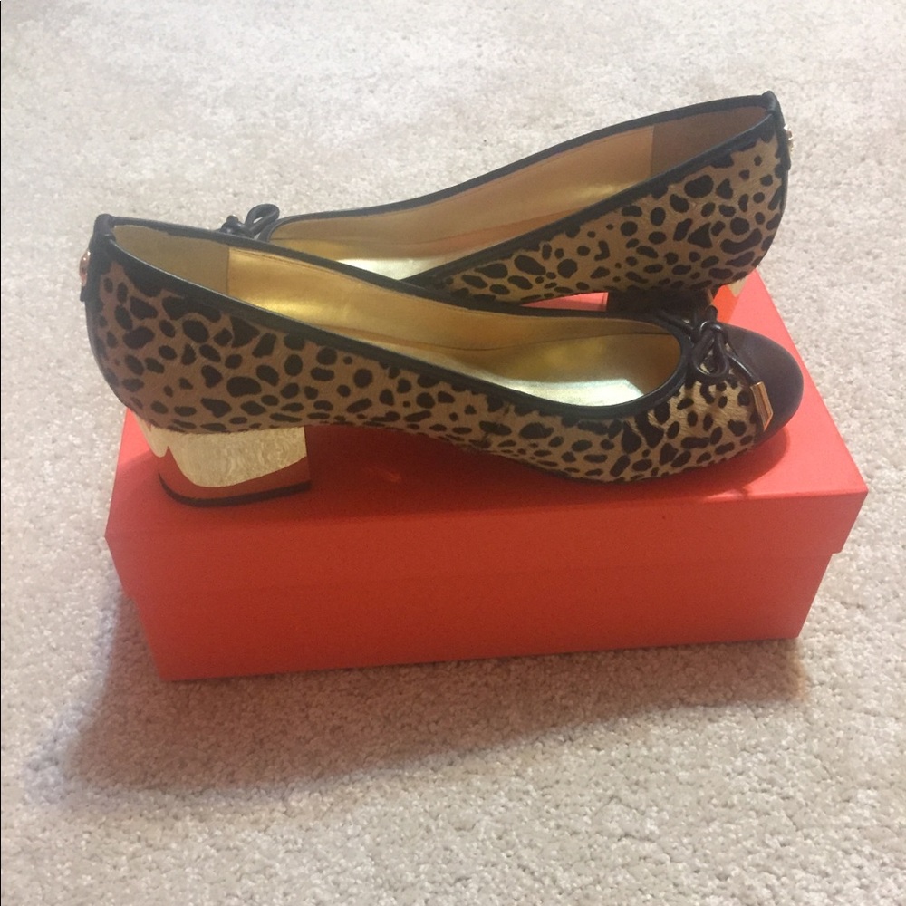 Leopard gold heeled pump